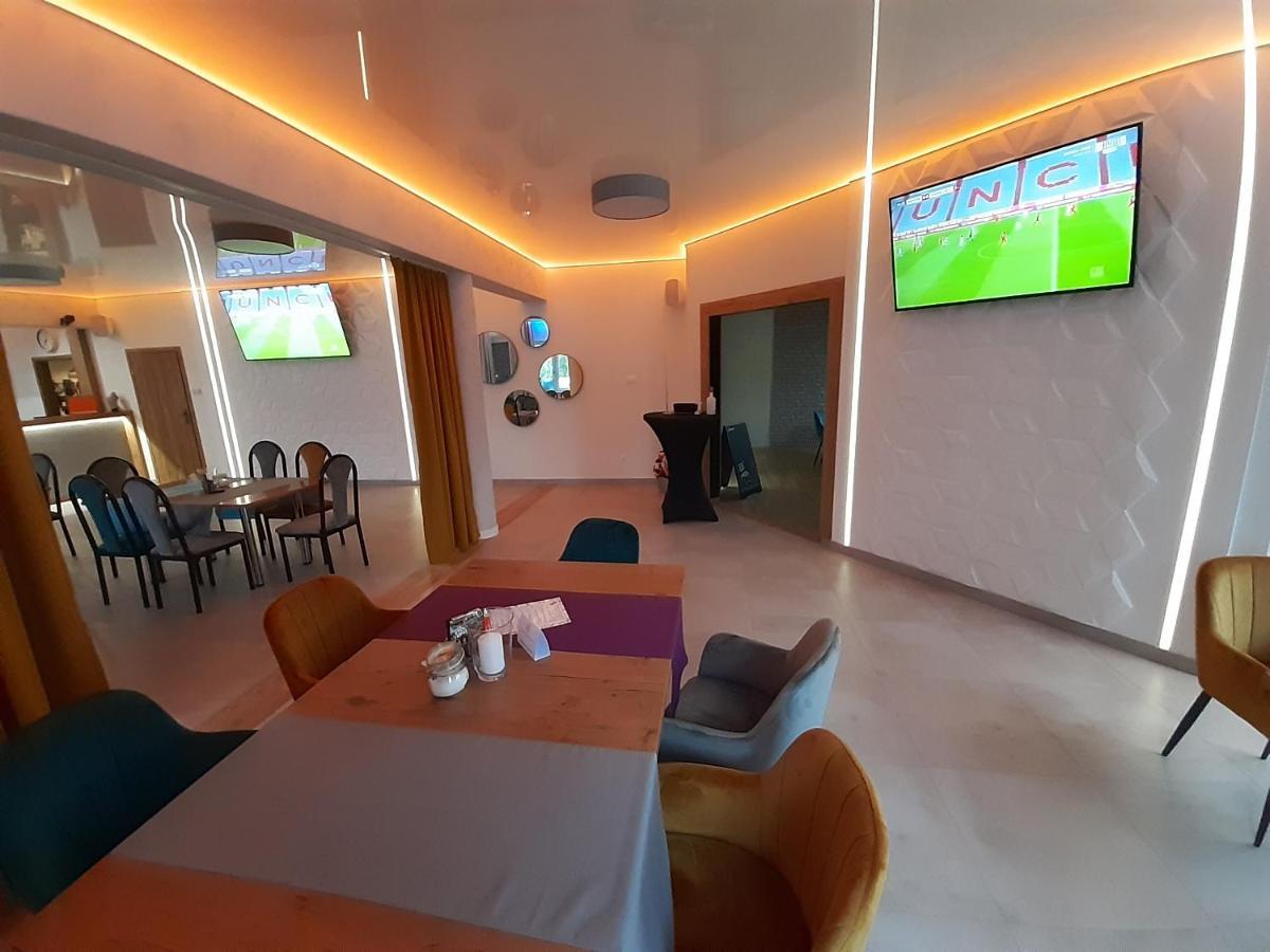 Route One - Restauracja & Pokoje Hotelowe Zgierz Extérieur photo